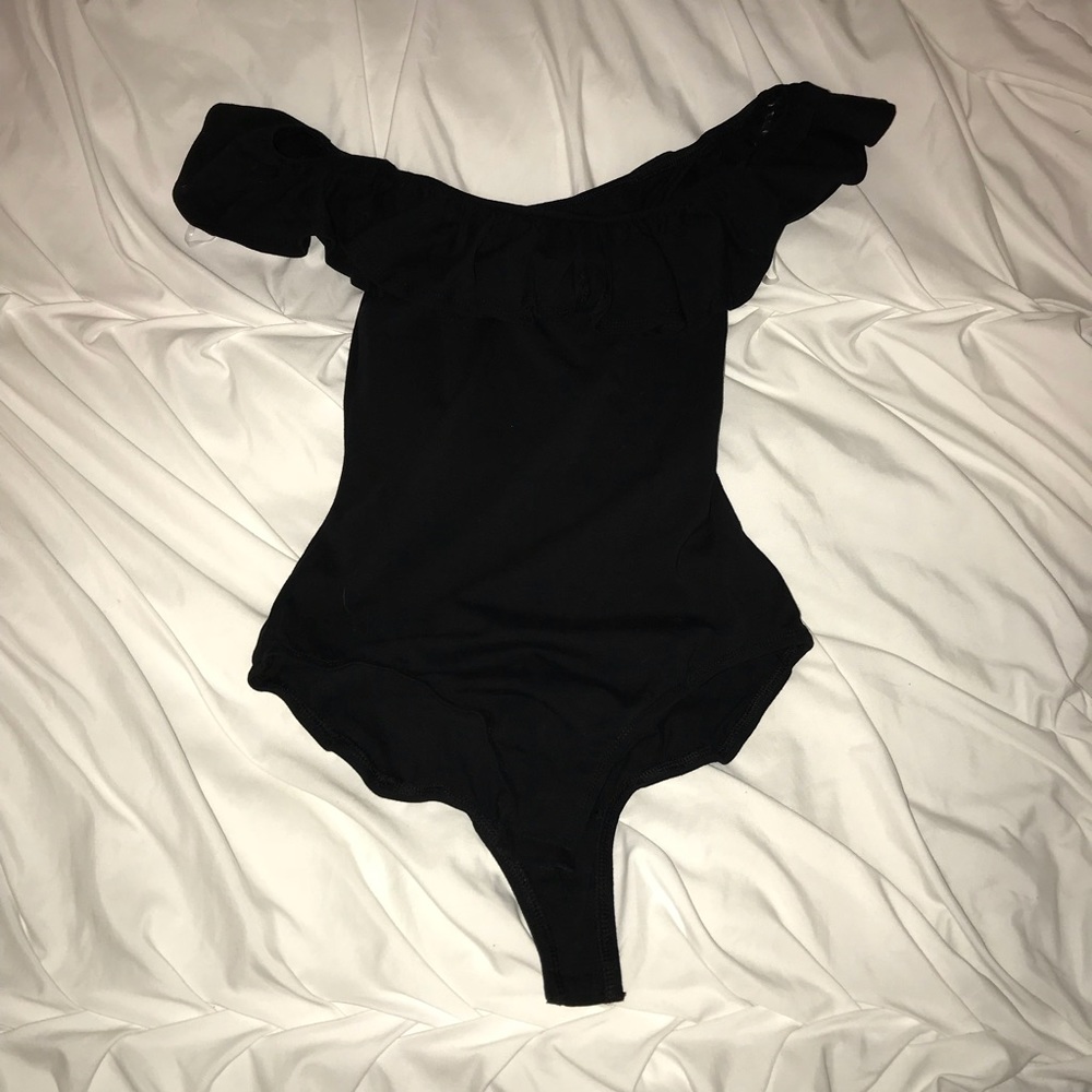 ‼️🚫SOLD🚫‼️Black Off the Shoulder Ruffle Bodysuit